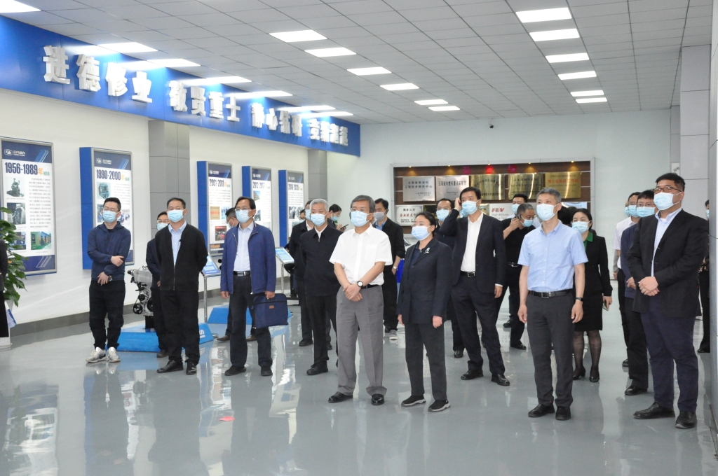 中共云南省委办公厅调研组到 GA黄金甲发展调研